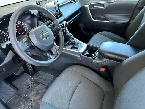 Used 2021 Toyota RAV4 XLE w/ Carpet Mat Package (TMS) FWD image 9