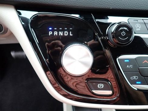 Used 2023 Chrysler Pacifica Touring-L FWD image 25