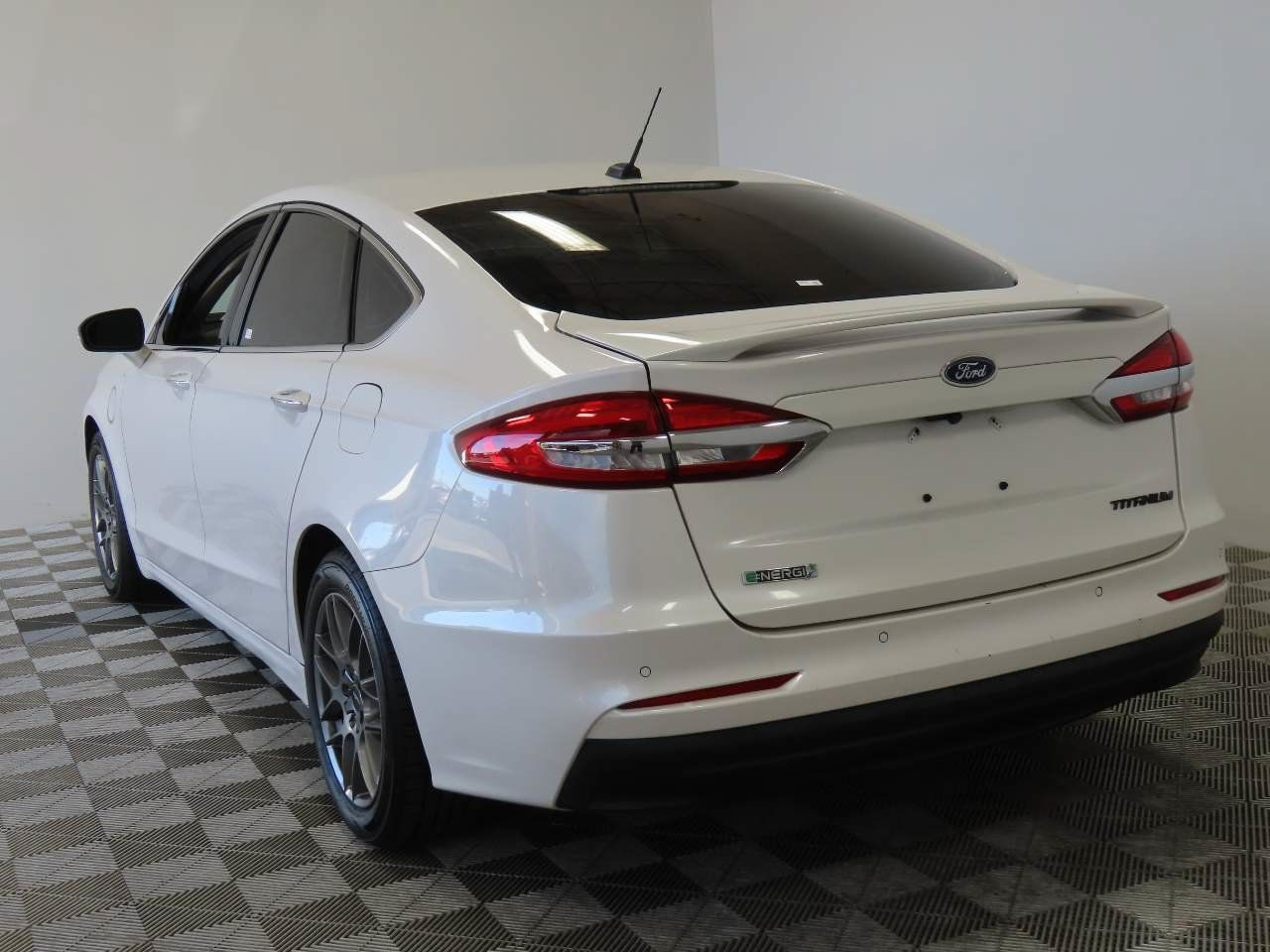 Used 2019 Ford Fusion Energi Titanium FWD image 3