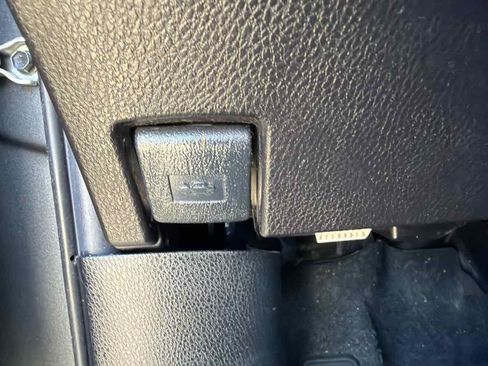 Used 2018 Toyota RAV4 XLE FWD image 35