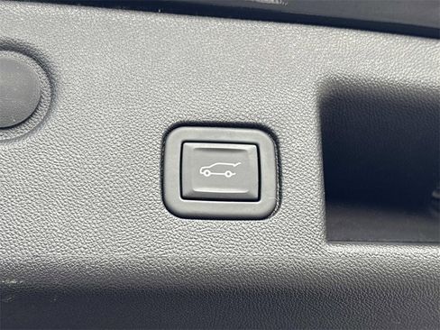 Used 2023 Chevrolet Equinox LT image 18