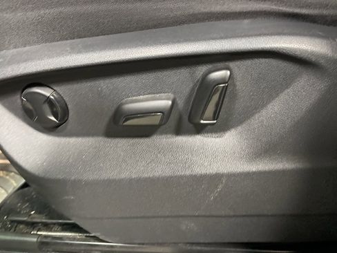 Used 2019 Volkswagen Atlas SE FWD image 22