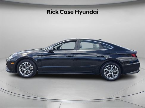 Certified 2022 Hyundai Sonata SEL w/ Preferred Accessory Package image 3