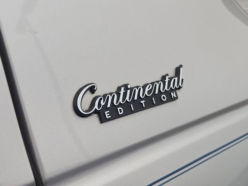 Used 2010 Lincoln Town Car Signature Limited image 8