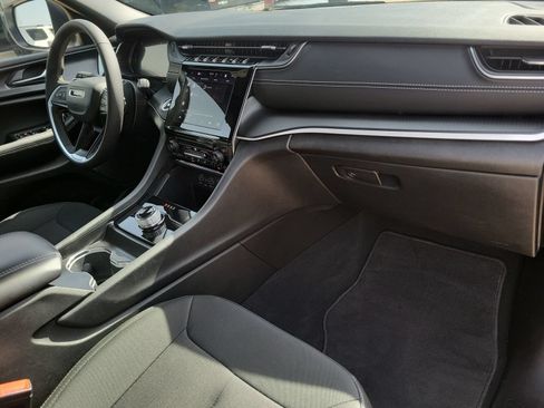 Used 2025 Jeep Grand Cherokee L Laredo RWD image 27
