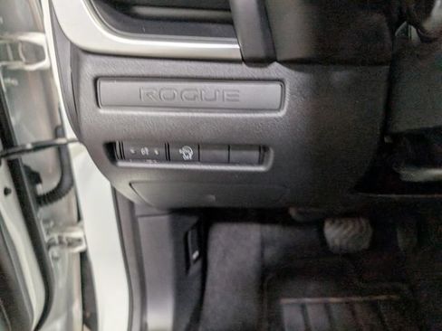 Used 2024 Nissan Rogue S AWD/4WD image 17