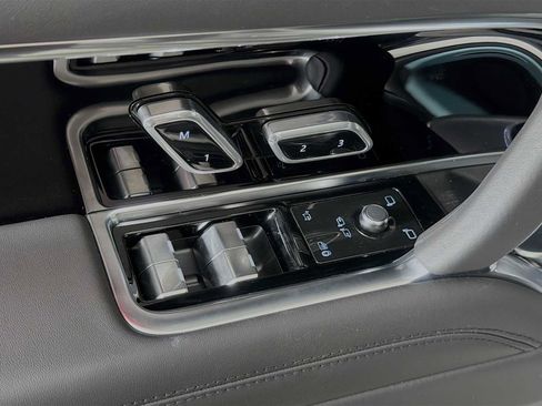 New 2026 Land Rover Range Rover Long Wheelbase Autobiography image 18