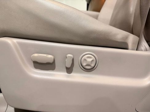 Used 2010 Chevrolet Tahoe LTZ image 22