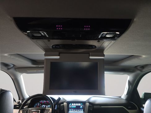 Used 2019 GMC Yukon XL SLT w/ Premium Edition AWD/4WD image 30