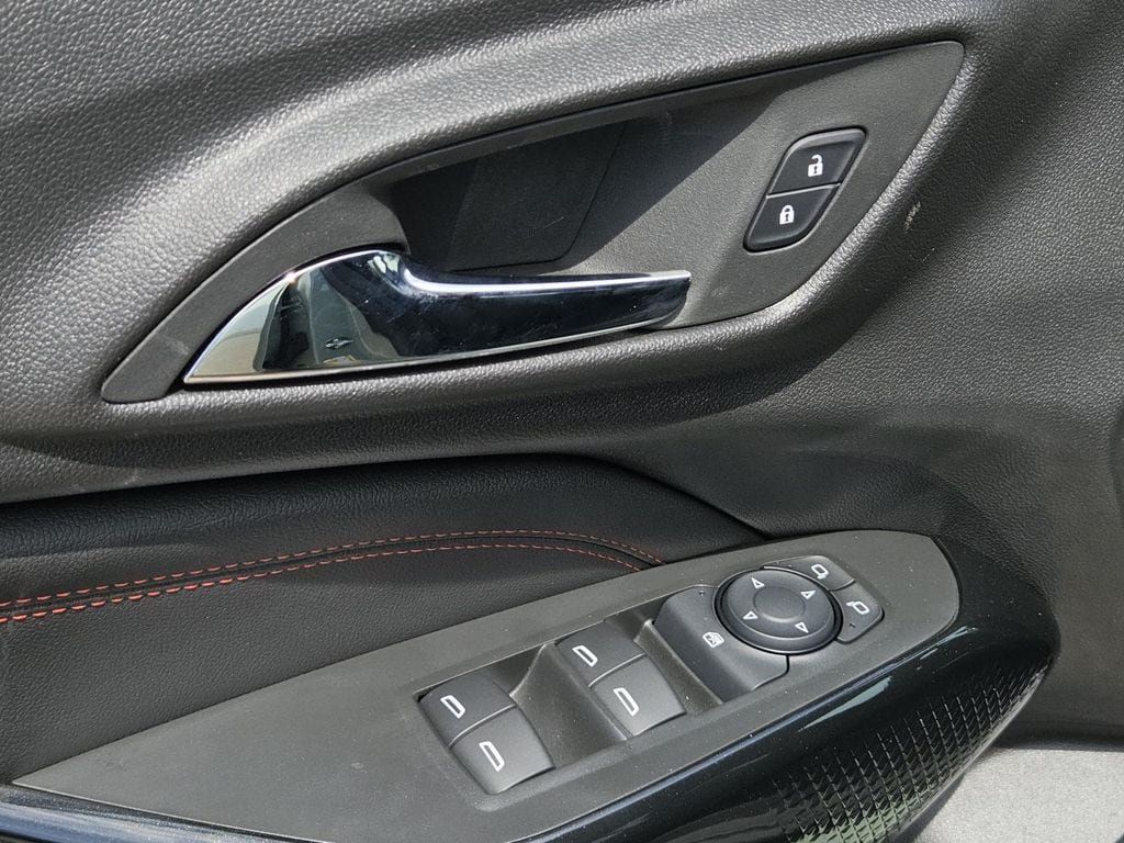 Used 2024 Chevrolet Trax RS w/ Sunroof Package FWD image 22