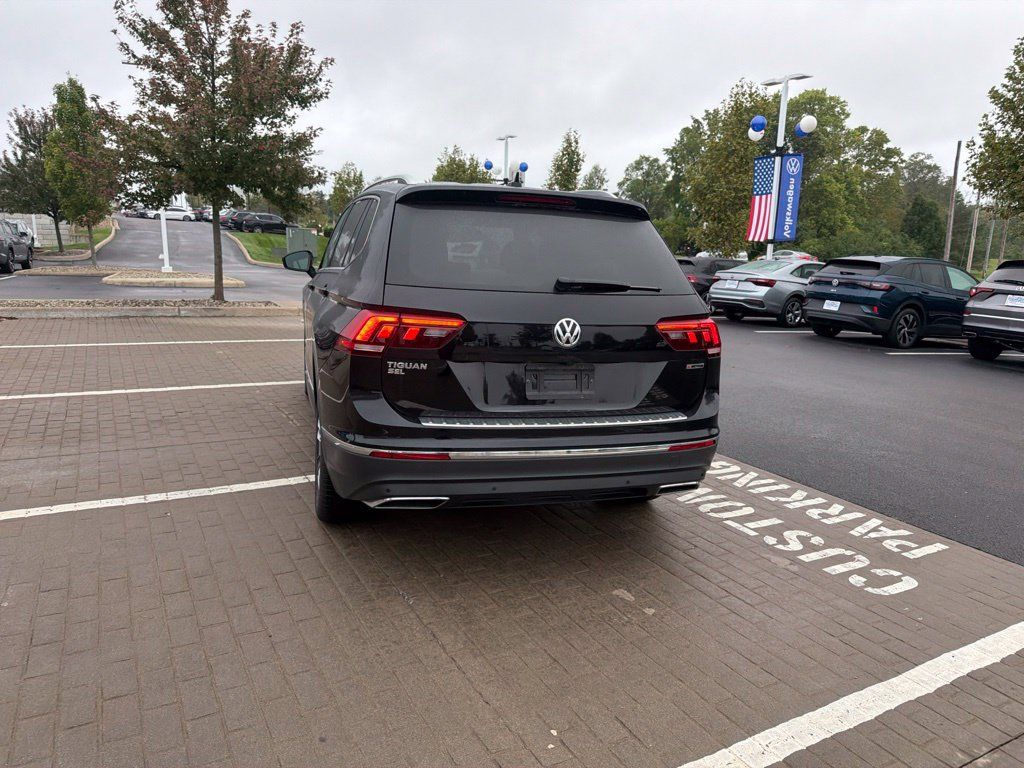 Used 2021 Volkswagen Tiguan SEL AWD/4WD image 14