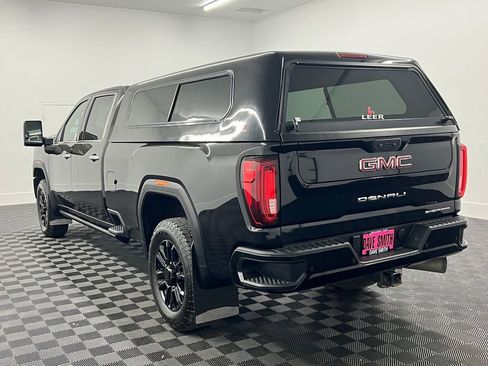 Used 2022 GMC Sierra 2500 Denali w/ Denali Black Diamond Edition AWD/4WD image 3