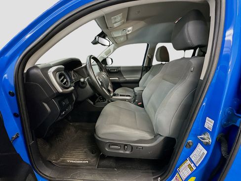 Used 2020 Toyota Tacoma SR5 AWD/4WD image 13