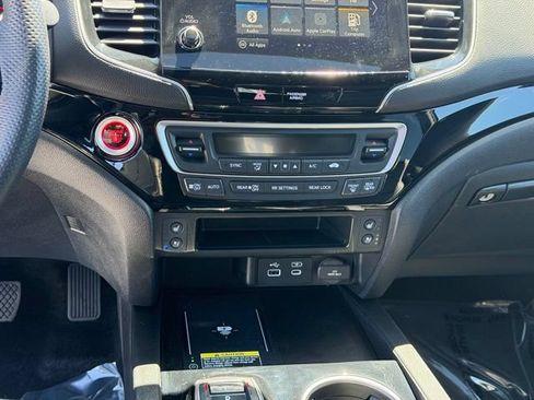 Certified 2024 Honda Passport Black Edition image 17