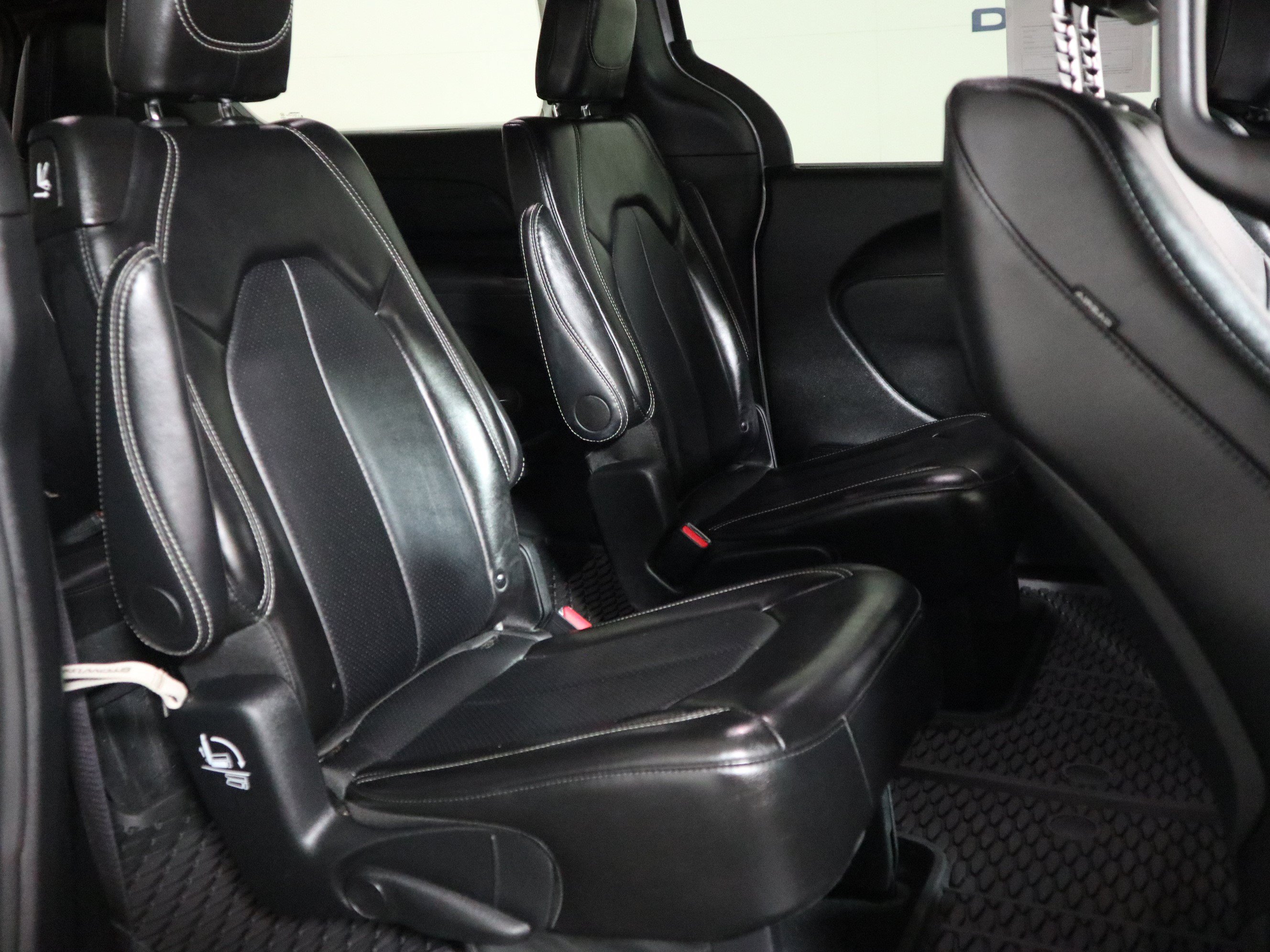 Used 2025 Chrysler Pacifica Select FWD image 21