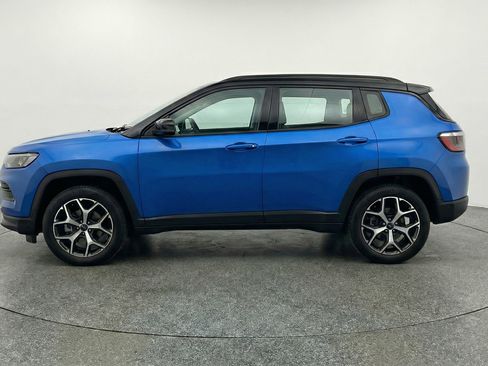 Used 2025 Jeep Compass Limited AWD/4WD image 5