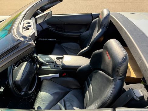 Used 1996 Chevrolet Corvette Convertible RWD image 16