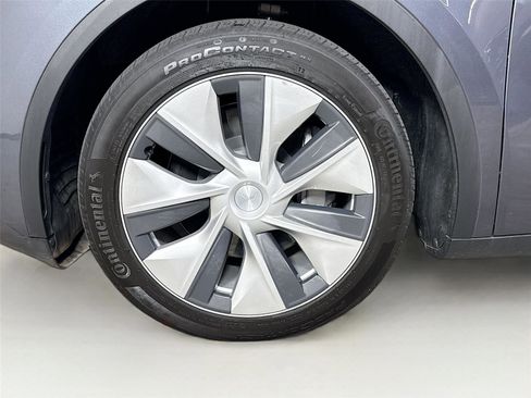 Used 2023 Tesla Model Y Long Range image 13