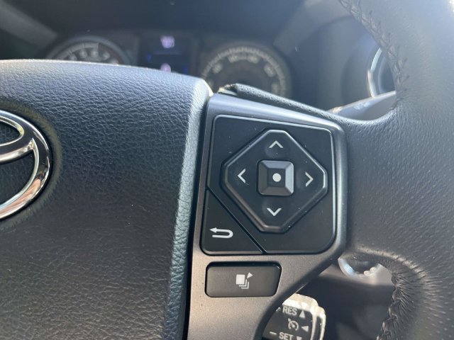 Used 2017 Toyota Tacoma TRD Off-Road w/ Tow Package AWD/4WD image 26