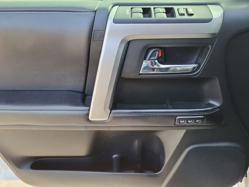 Used 2016 Toyota 4Runner Limited image 23