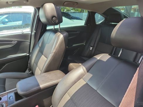 Used 2014 Chevrolet Impala LT w/ Convenience Package FWD image 9