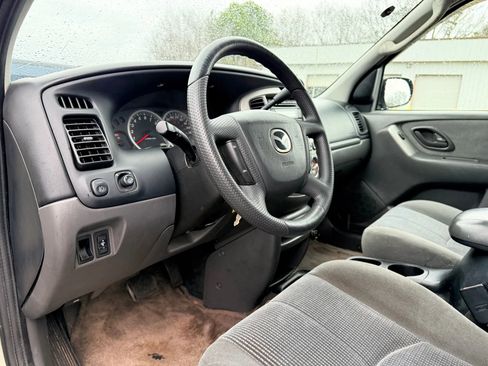 Used 2004 MAZDA Tribute LX w/ Luxury Pkg image 17