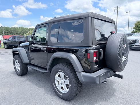 Used 2023 Jeep Wrangler Sport AWD/4WD image 7