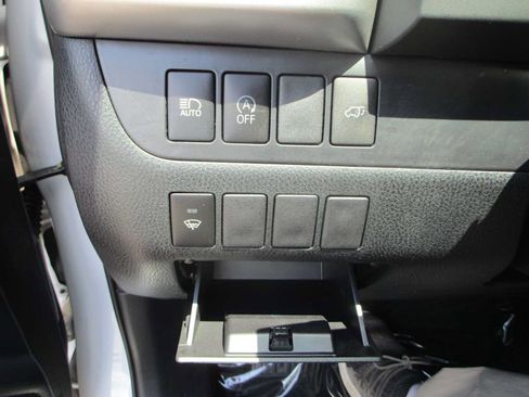 Used 2019 Toyota Highlander XLE AWD/4WD image 16
