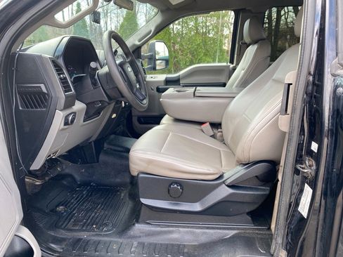 Used 2017 Ford F450 XL w/ Power Equipment Group image 9