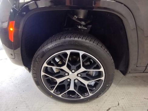 Used 2023 Jeep Grand Cherokee Summit AWD/4WD image 7
