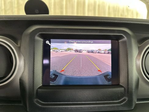Used 2023 Jeep Gladiator Sport AWD/4WD image 24