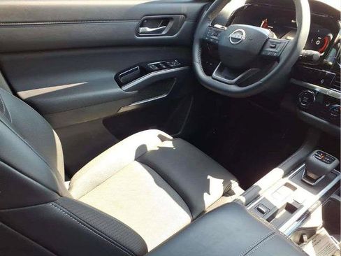 Certified 2026 Nissan Pathfinder SL FWD image 11