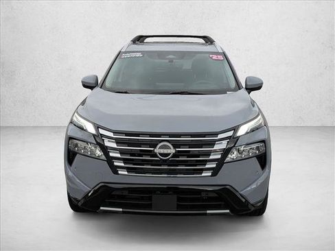 Used 2025 Nissan Rogue Platinum image 2