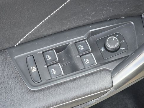 Used 2023 Volkswagen Tiguan SE AWD/4WD image 23