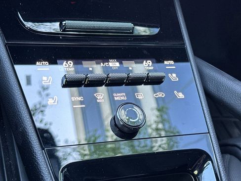 Used 2025 Porsche Cayenne S image 28