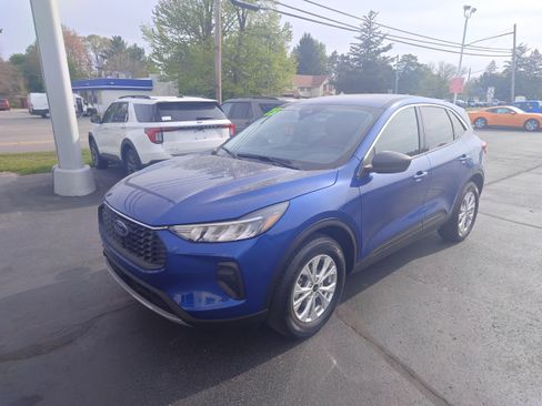 Used 2023 Ford Escape Active AWD/4WD image 2