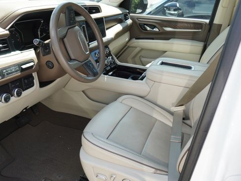 Used 2021 GMC Yukon Denali w/ Denali Premium Package RWD image 8
