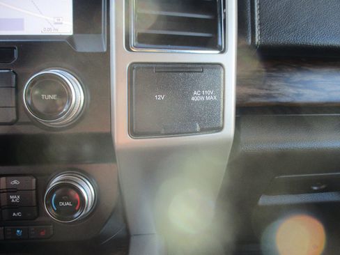 Used 2019 Ford F150 Lariat w/ Equipment Group 502A Luxury image 11