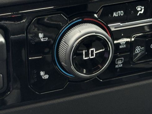 Used 2025 Chevrolet Silverado 1500 LT Trail Boss w/ LT Trail Boss Premium Package image 23