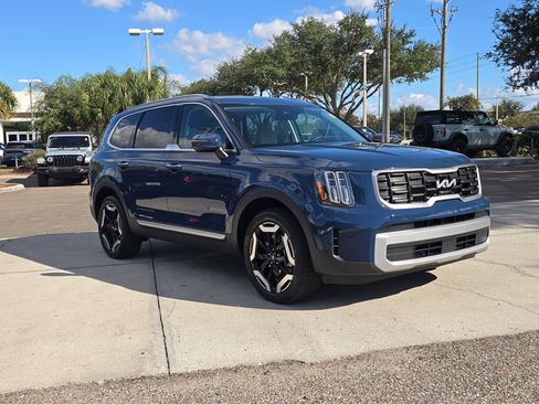 Used 2025 Kia Telluride S image 2
