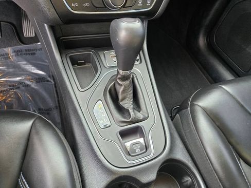 Used 2019 Jeep Cherokee Latitude Plus FWD image 22