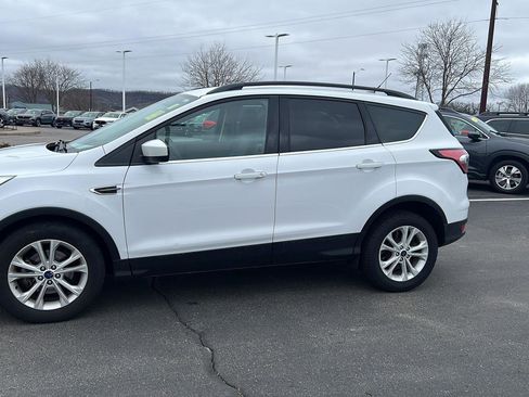 Used 2017 Ford Escape SE w/ Equipment Group 201A image 11