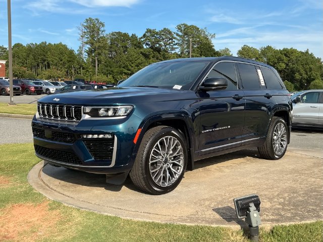 New 2027 Jeep Grand Cherokee Summit w/ MOPAR Finishing Package AWD/4WD image 3