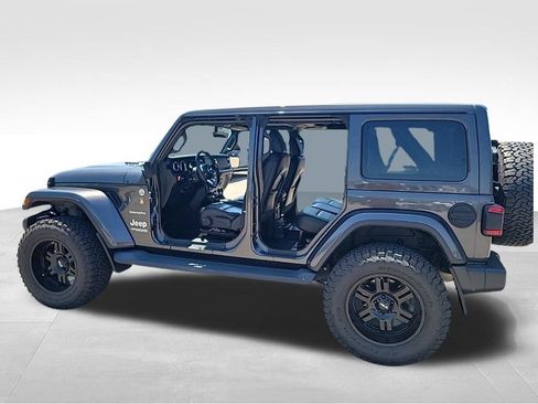Used 2019 Jeep Wrangler Unlimited Sahara w/ Uconnect 4C Nav & Sound Group AWD/4WD image 10