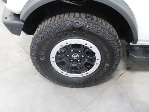 Used 2024 Ford Bronco Badlands image 56