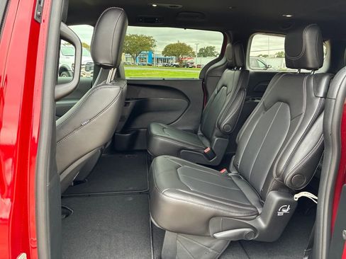 New 2026 Chrysler Pacifica Select w/ S Appearance Package image 24