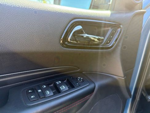 Used 2025 Dodge Durango GT AWD/4WD image 12