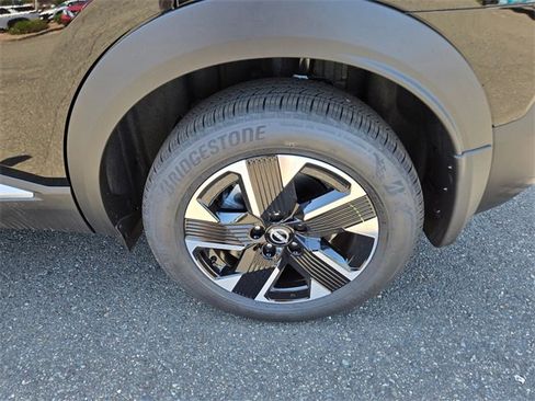 New 2025 Nissan Kicks SV w/ SV Premium Package image 11