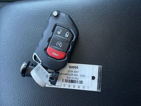 Used 2024 Jeep Wrangler Unlimited w/ Convenience Group AWD/4WD image 32