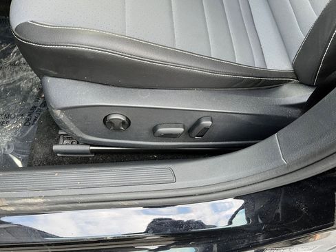 Used 2025 Volkswagen Jetta SE image 22